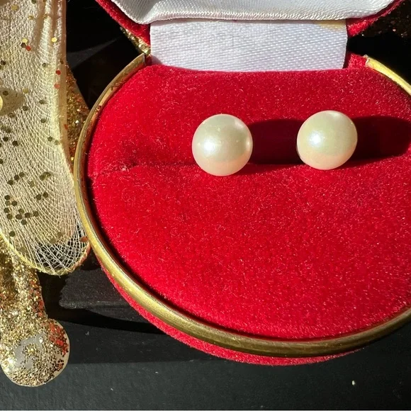 Vintage 14K Yellow Gold Petite Real Freshwater Pearl Stud Earrings size 6 mm - Picture 3 of 7